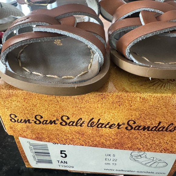 NWT Brown Leather Sandals with Crisscross Design - Picture 5 of 6